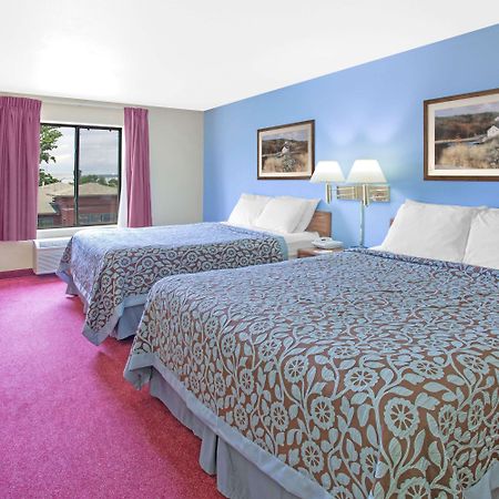Days Inn By Wyndham Madison Ne/Windsor Eksteriør billede
