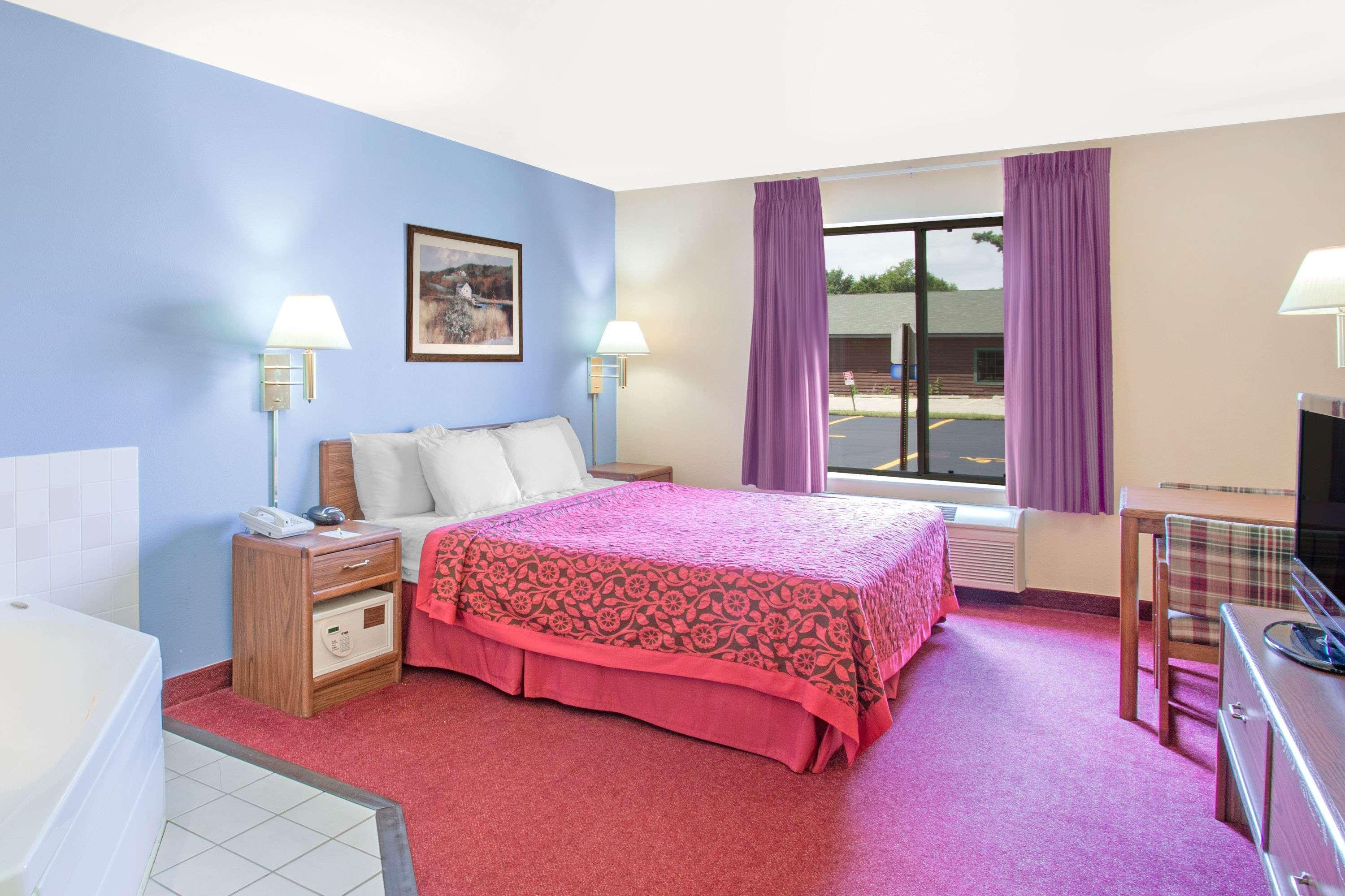 Days Inn By Wyndham Madison Ne/Windsor Eksteriør billede