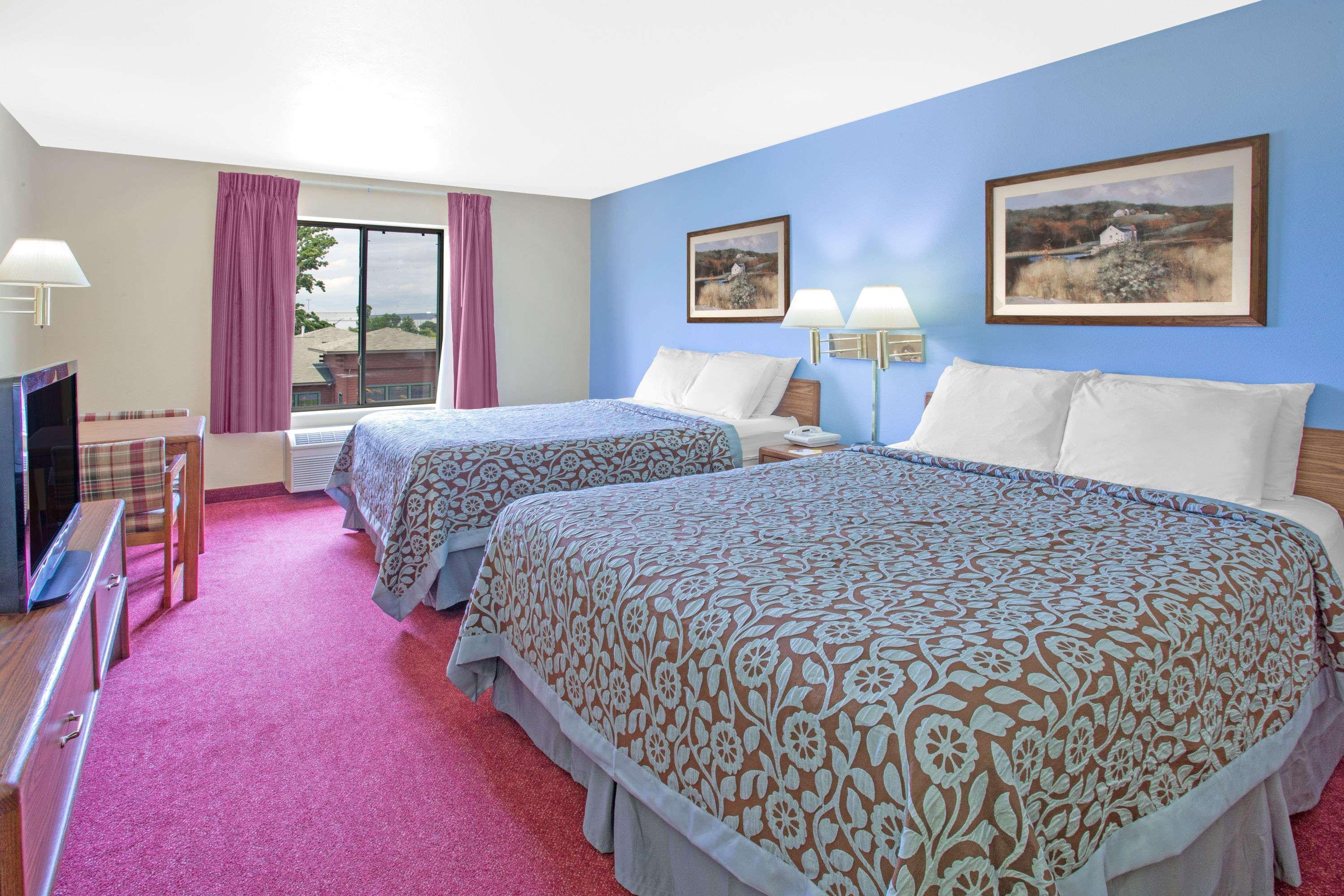 Days Inn By Wyndham Madison Ne/Windsor Eksteriør billede
