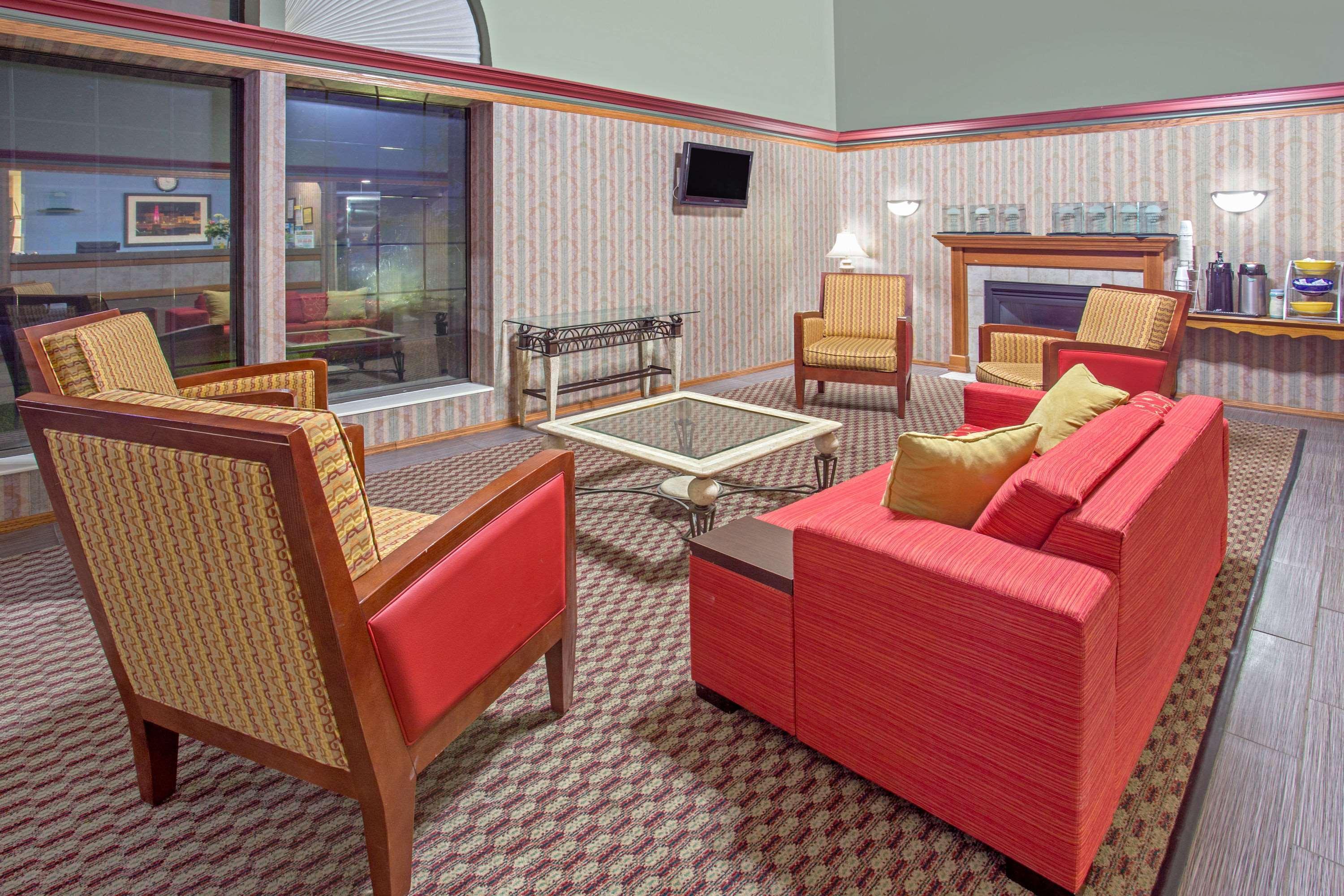 Days Inn By Wyndham Madison Ne/Windsor Eksteriør billede