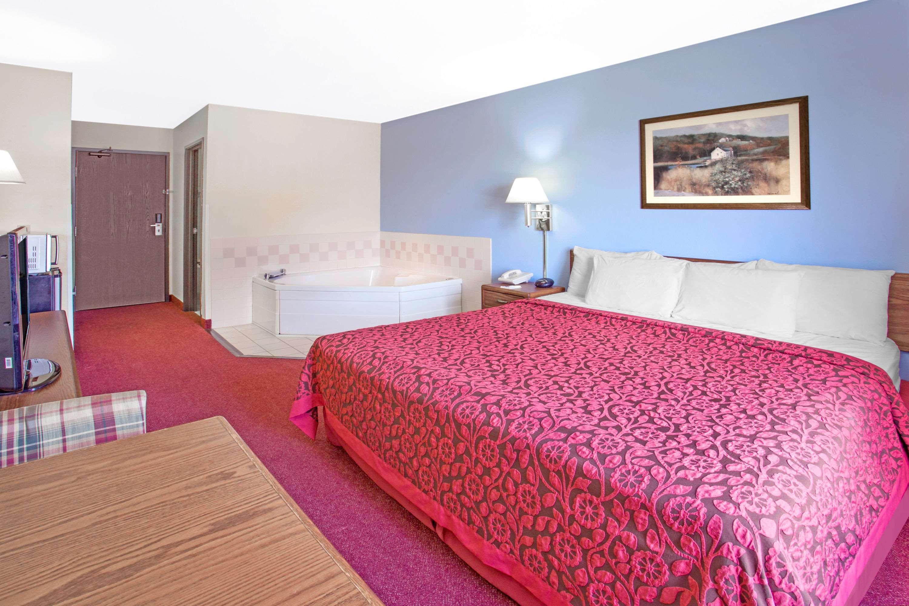 Days Inn By Wyndham Madison Ne/Windsor Eksteriør billede